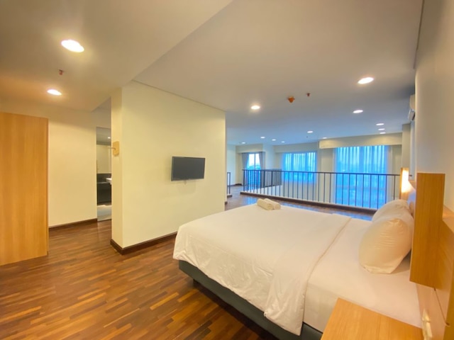 ファブュラウス ベッBR ロフト アパートメント ウィズ プライベート バサブ アット エル ロイヤル