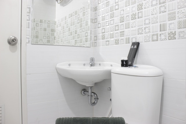 スペーシャス アンド モダン スタジオ ルーム アパートメント アット グランド アジア アフリカ