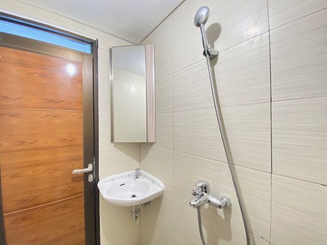 モダン アンド コージー スタジオ ルーム アット ゲートウェイ パスツール アパートメント