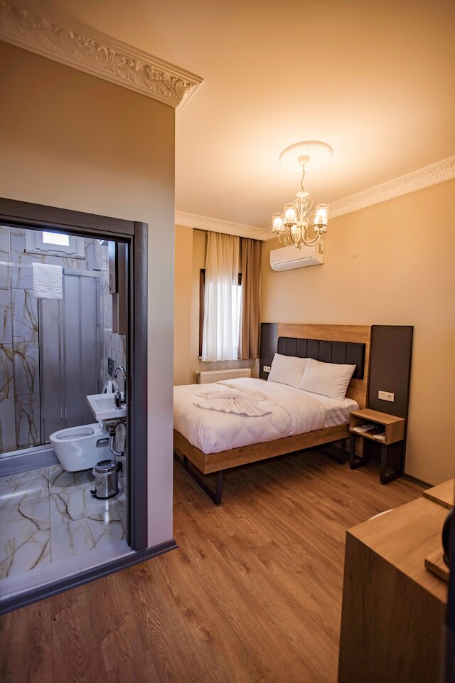 グランド バルヤン ホテル & レストラン