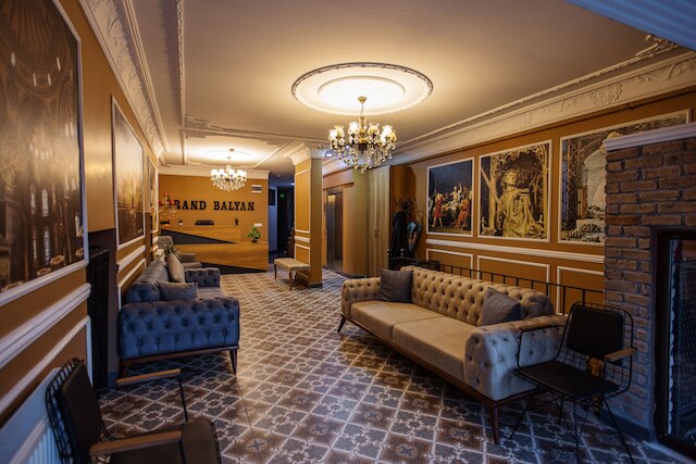 グランド バルヤン ホテル & レストラン