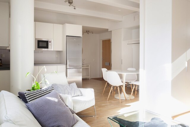 スタイリッシュ ブライト 42M2 スタジオ ウィズ バルコニー