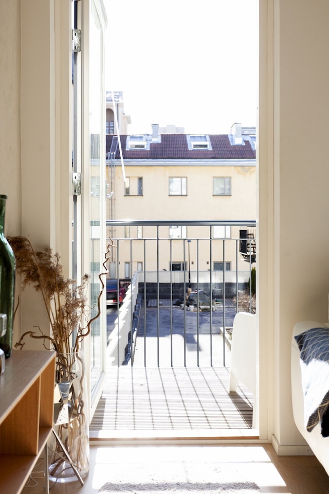 スタイリッシュ ブライト 42M2 スタジオ ウィズ バルコニー