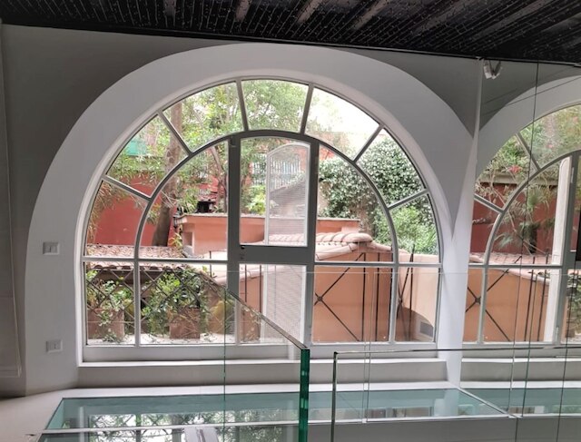 ローマの最もエレガントなエリアに広がる2階建てのデザイナー物件