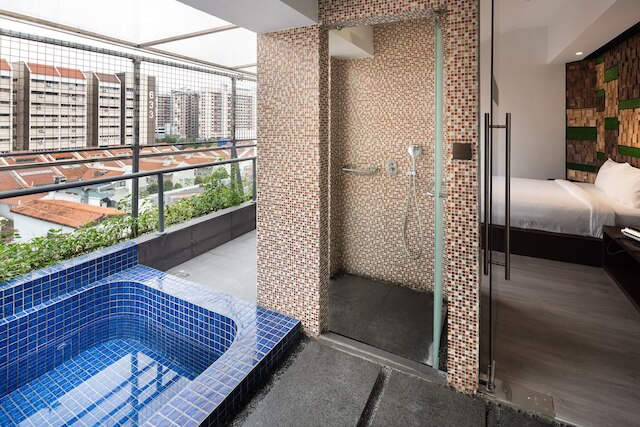 ア ホテル ディクソン, ステイ フロム 9PM トゥ 8AM