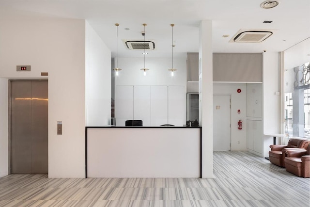 ア ホテル ディクソン, ステイ フロム 9PM トゥ 8AM