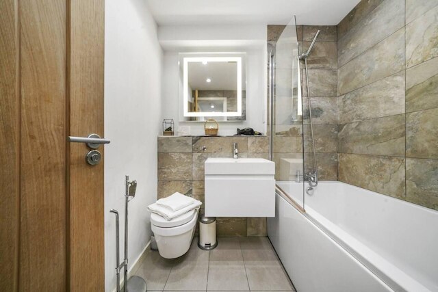 リブステイ - トレンディ  1ベッド ウィズ バルコニー イン ウェストミンスター