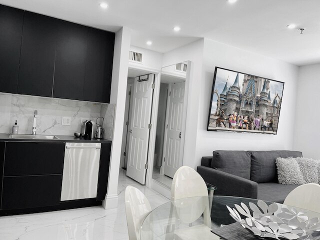 2 ルーム セレブレーション ディズニー プールサイド スパ  ゴルフ コンド