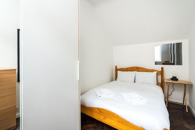 パディントンにある風変わりで居心地の良い2BDメウスフラット