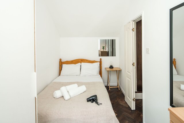 パディントンにある風変わりで居心地の良い2BDメウスフラット