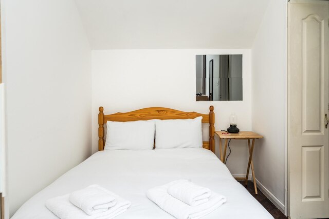 パディントンにある風変わりで居心地の良い2BDメウスフラット