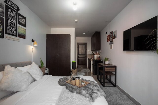 ブエンビヤヘ ルームズ F レジデンシズ ニア エドサ