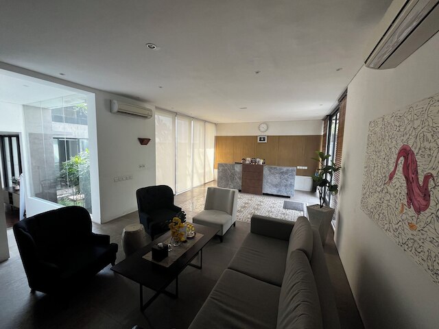 ニヴァサ ヌサ ドゥア