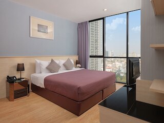 エステラ エカマイ