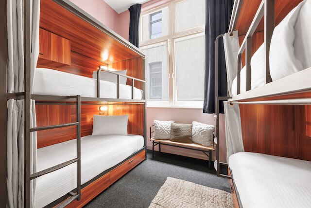 バウンス メルボルン - フォーマリー ローマー メルボルン