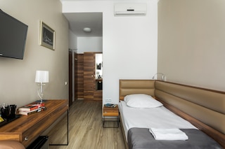 G12 アパートホテル