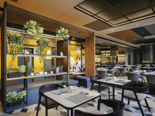 イビス スラバヤ ティダー