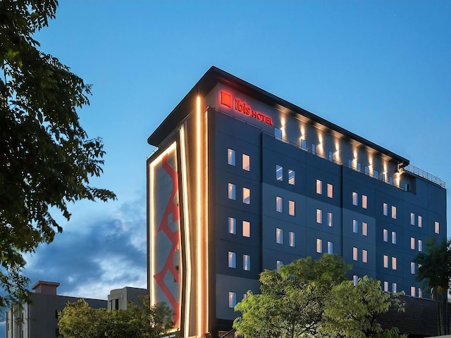 イビス スラバヤ ティダー