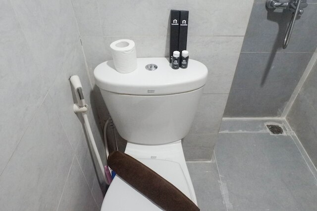 シック アンド コージー スタジオ アパートメント アット タマン メラティ スラバヤ