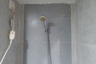 デライトフル ラグジュリアス スタジオ ルーム アット タマン メラティ スラバヤ アパートメント