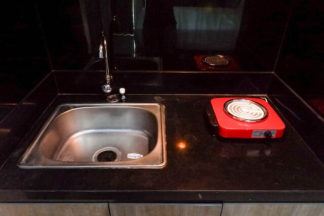 デライトフル ラグジュリアス スタジオ ルーム アット タマン メラティ スラバヤ アパートメント