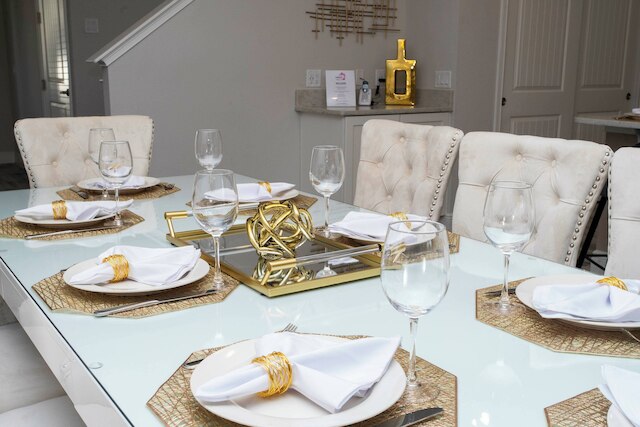 ファミリー エスケープ ウィズ プライベートプール & テーマルーム