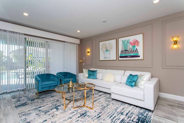 ファミリー エスケープ ウィズ プライベートプール & テーマルーム