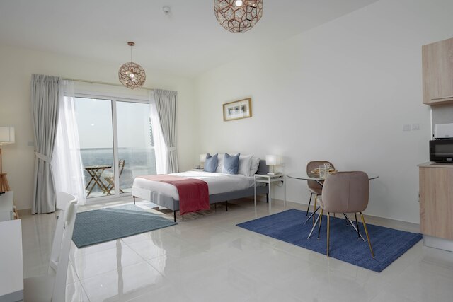 ラックス BnB I AG タワー I カナルビューズ