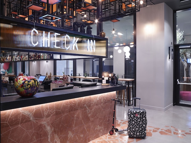 モクシー アテネ シティ