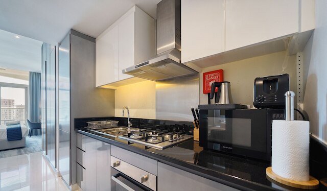 スリーク スタジオ イン プリヴェ ウィズ スタニング カナル ビュー