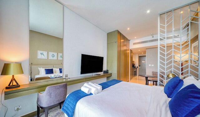 スリーク スタジオ イン プリヴェ ウィズ スタニング カナル ビュー