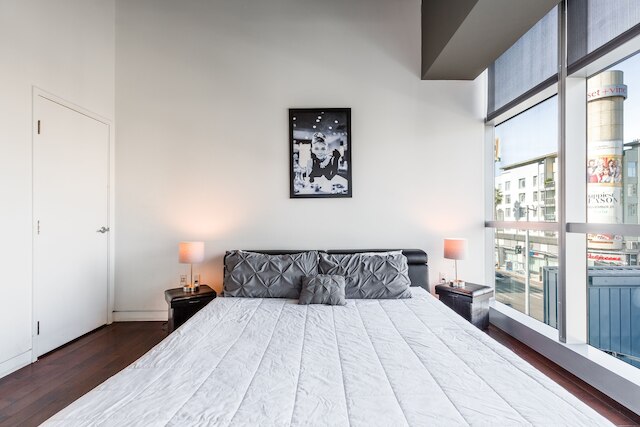 ハリウッドの1BR ファニッシュド アパートメント - ワーク オブ フェーム 1 ベッドルーム アパート by レッドオーニング