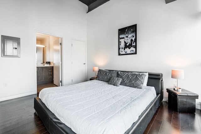 ハリウッドの1BR ファニッシュド アパートメント - ワーク オブ フェーム 1 ベッドルーム アパート by レッドオーニング