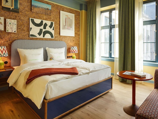 25 アワーズ ホテル インドレ バイ