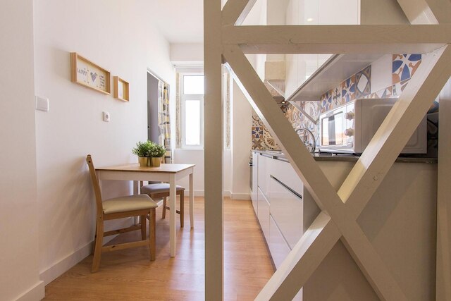 バイロ アルト スタイリッシュ バイ ホーミング