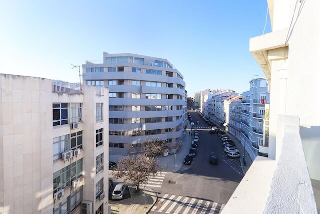 マルケス デ ポンバル デュープレックス ウィズ テラス バイ ホーミング