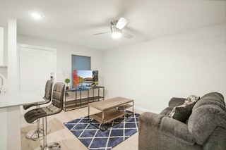 モダン 1 ベッドルーム ニア ユT ハイド パーク エボニフィ