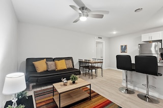 モダン 1 ベッドルーム ニア ユT ハイド パーク エボニフィ