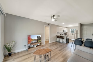 モダン 2 ベッドルーム ニア ユT ハイド パーク エボニフィ