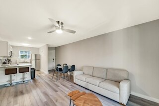 コージー 2 ベッドルーム ニア ユT ハイド パーク エボニフィ