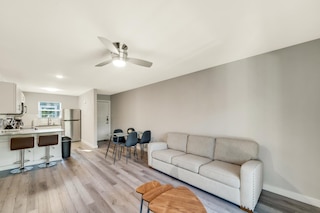 コージー 2 ベッドルーム ニア ユT ハイド パーク エボニフィ