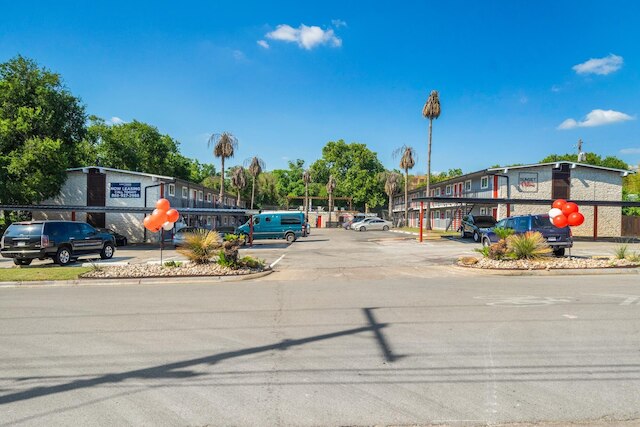 スタイリッシュ 1 ベッドルーム ニア UT ブレントウッド エボニフィ