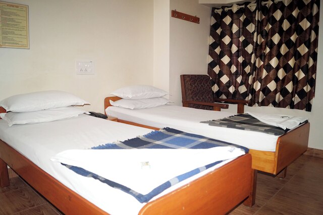 スリ クマラ ロッジ