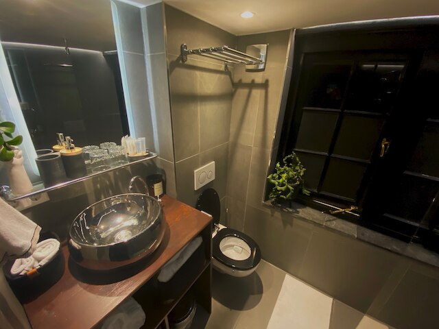 ザ エンライテンド ハウス