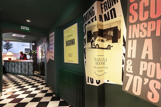 チク & ベーシック ハバナ ホース