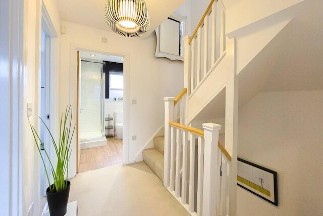 スタニング 4 ベッド ハウス ウィズ シネマ ルーム & パーキング