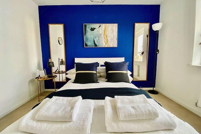 スタニング 4 ベッド ハウス ウィズ シネマ ルーム & パーキング