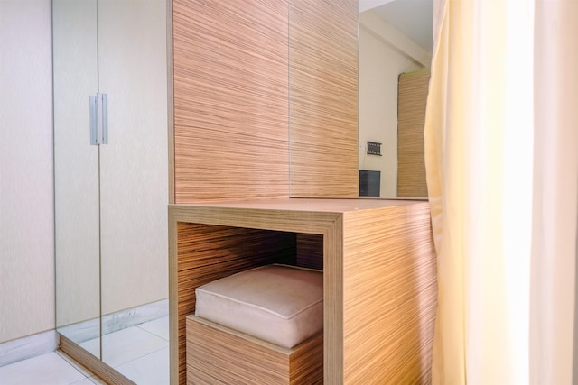 シンプル アンド コンフィー スタジオ ルーム アット タマンサリ スディルマン アパートメント