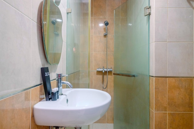 シンプル アンド コンフィー スタジオ ルーム アット タマンサリ スディルマン アパートメント