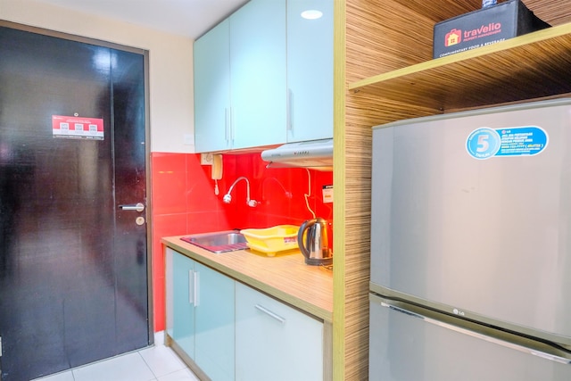 シンプル アンド コンフィー スタジオ ルーム アット タマンサリ スディルマン アパートメント